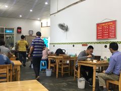 大堂-雷祖芳老妈蹄花店