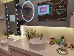 -维乐口腔(美维云门诊陆家嘴店)