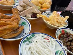 -刘姐啤酒鱼民族演艺餐厅(西街总店)