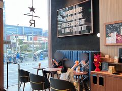 用餐区-星巴克臻选(上海虹桥新天地三店)