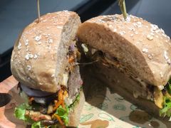 鲜香蘑菇牛肉汉堡-魏斯理汉堡(西安沣东吾悦店)