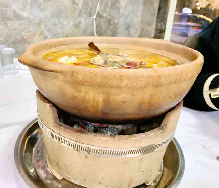 圣隆砂锅广式炭火煲-"这家店开业没做什么活动所以开始饭点人不多.