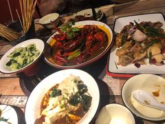 -虾弄弄海派小龙虾·牛羊蝎子火锅