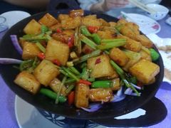 干锅鱼豆腐-钰田大院·碳烤虹鳟鱼·怀柔地道农家菜(雁栖湖店)