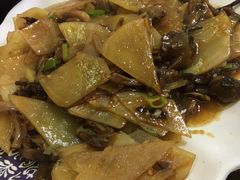 红蘑菇土豆片-丽梅羊汤土菜馆(河畔花园店)