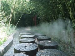 -雪山彩虹谷景区