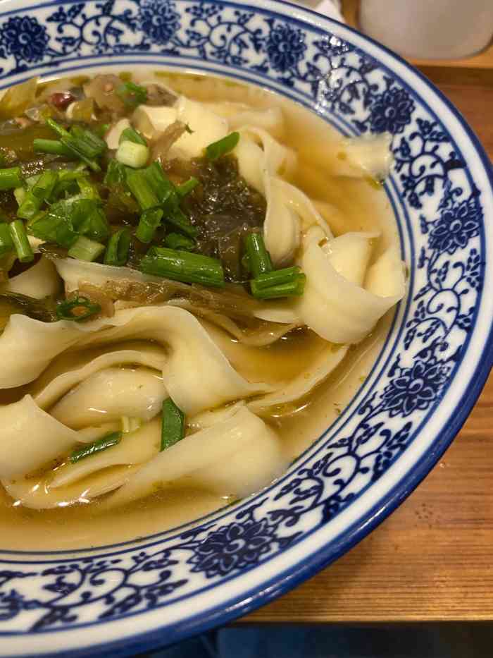 打分 一碗让人热泪盈眶的酸菜刀削面