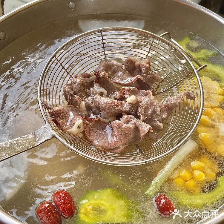 在广州的全牛宴潮汕牛肉火锅真的把人香迷糊～