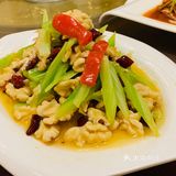 猪耳朵，牛头肉，凉粉，都不错，西湖牛肉羹，肚丝汤
