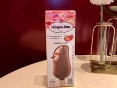 草莓脆皮条-哈根达斯(卓展店)