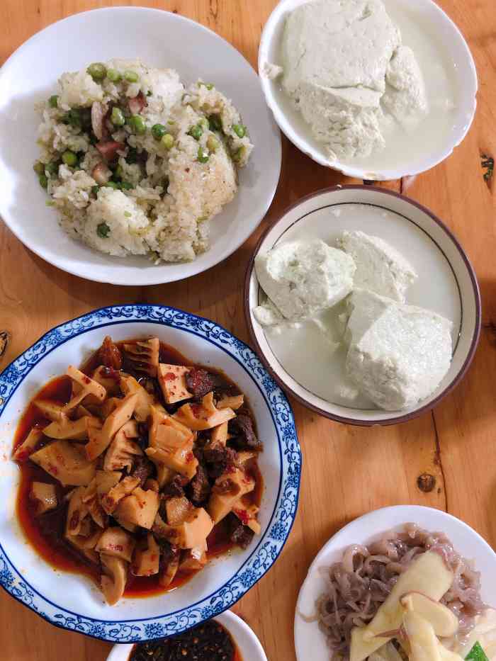 怀远登云豆花(中南街店)-"去崇州办事,当地朋友推荐的一家街边快餐.