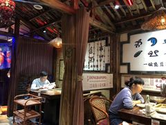 大堂-东巴婆婆云南鱼豆花火锅(大东门店)