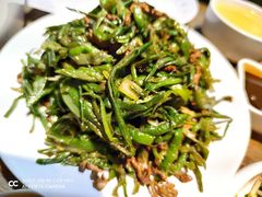 鲜豆角丝炒肉-姥姥家春饼店(佳亿时尚广场店)