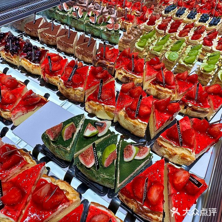 济南新店！路过记得打包带走。蛋糕自由说的就是这个吧