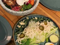 活力橄榄牛油果鸡肉沙拉-良木缘咖啡西餐(优品道广场店)