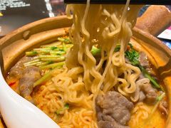 沙茶酱肥牛煲仔面-開籠雀冰室(同和金铂店)