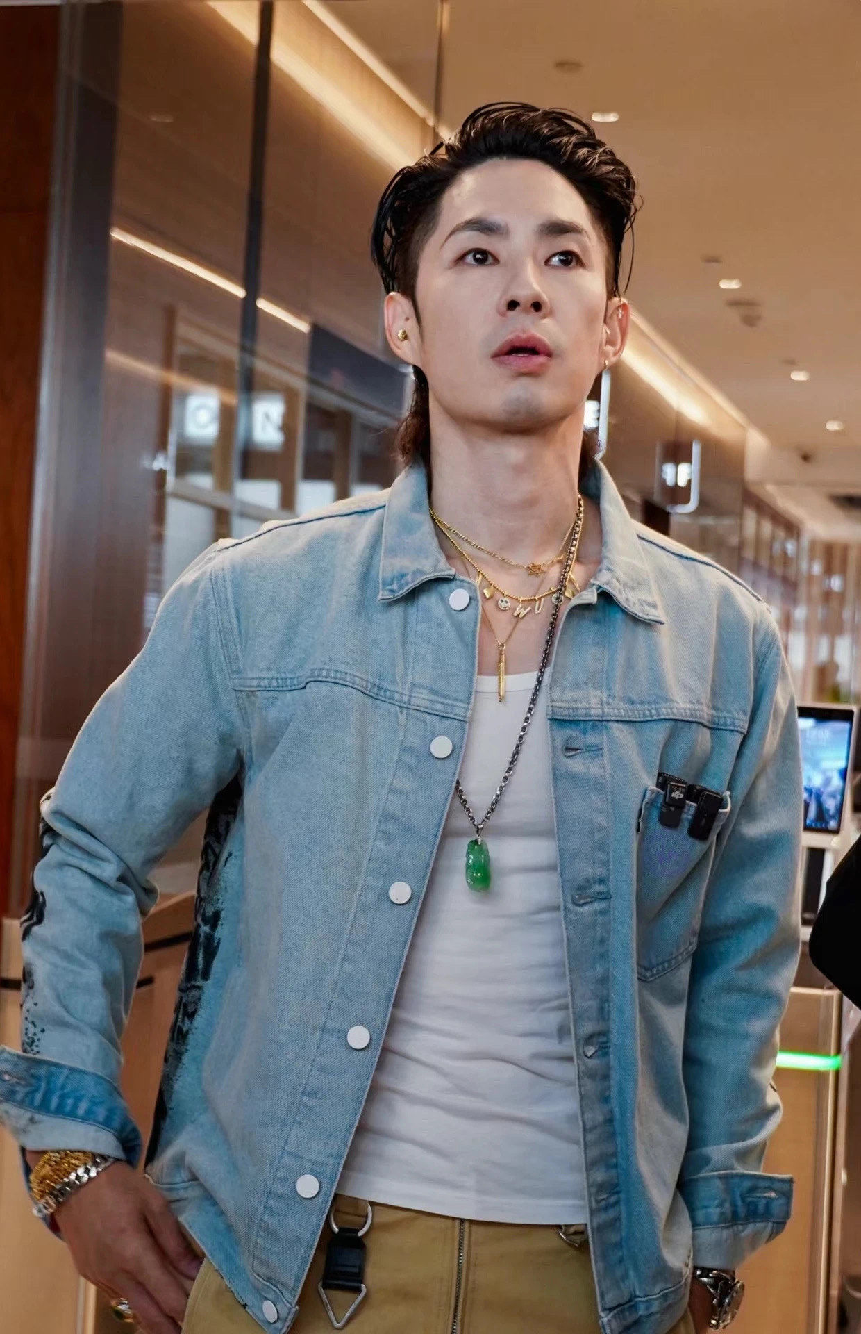 翡翠手镯男女都可以戴