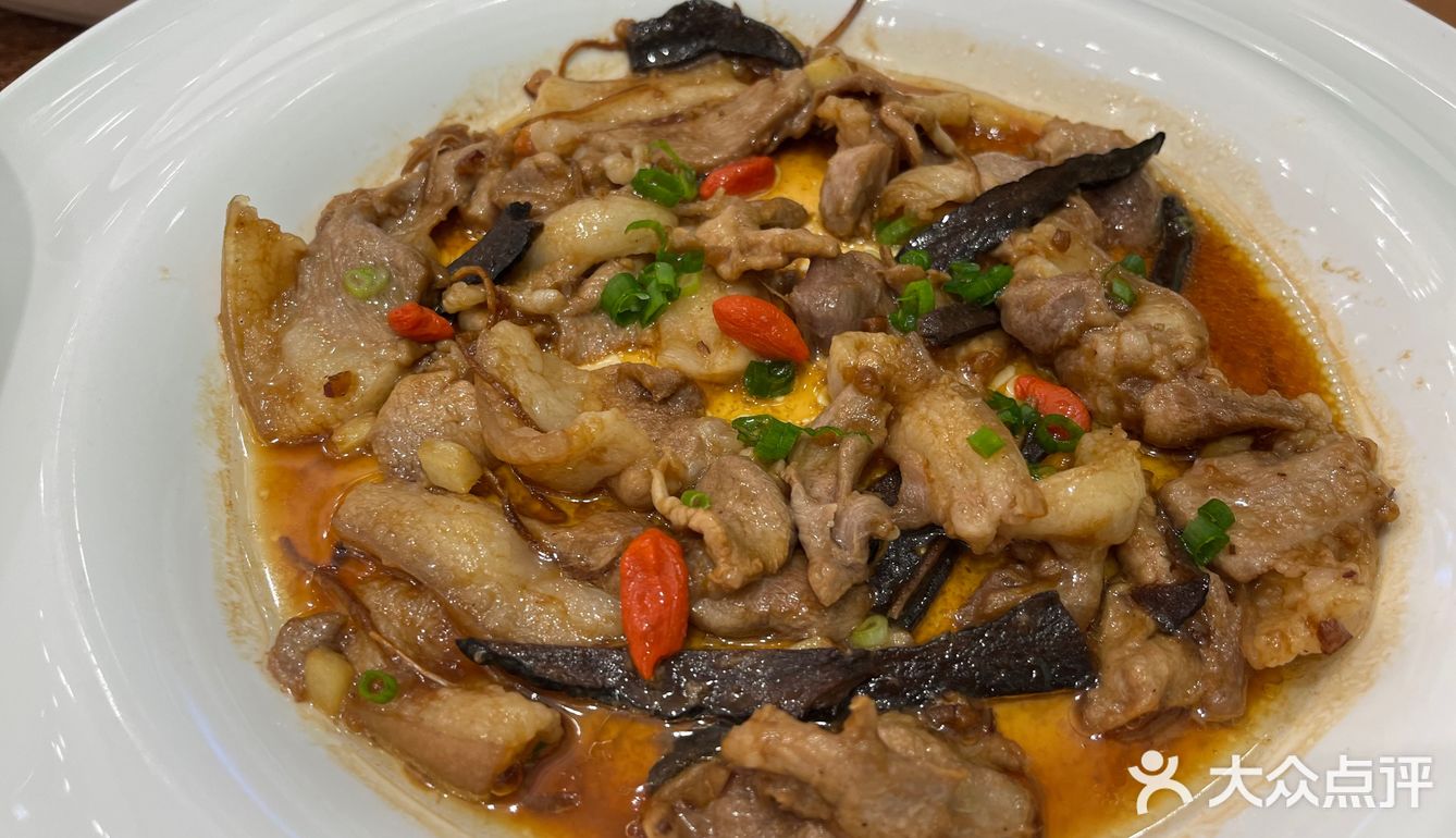 交通：就在番禺广场地铁H出口对面