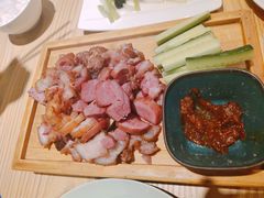 德国脆皮肘-小镇大厨新概念复合中餐厅(万达广场大连高新店)