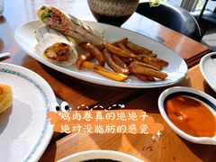 沙威玛鸡肉卷伴蒜酱和薯条-FISH&POTATO Cō(地中海美食 万象城店)