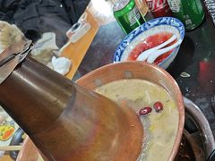 -果松木炭酸菜铜火锅·外婆参鸡汤