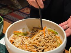 鸡丝凉米线-云海肴·汽锅鸡·云南代表菜(天山百盛优客店)