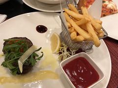 碳烤肉眼牛排及秘制牛排汁-WOLFGANG PUCK KITCHEN & BAR(迪士尼小镇店)