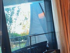 -上海滴水湖皇冠假日酒店