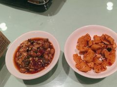 -帅巴人舅母子腊蹄民俗村