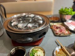 -围炉肉舍•炭烤活鳗•丹东海鲜烤肉(步行街店)