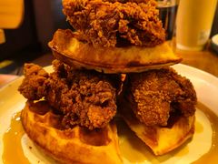 香辣炸鸡配华夫饼-悠航SLOWBOAT(三里屯店)