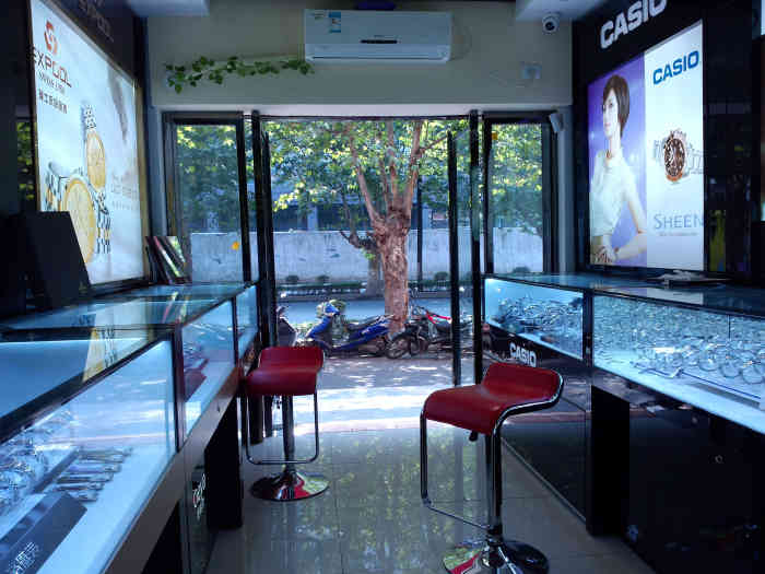 田洪才钟表-"这家修钟表店就在丹江路王家台附近门面上,.