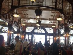 -Majestic Café