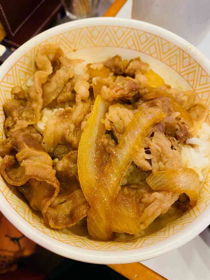 食其家·牛丼咖喱(宝山巴黎春天店)-"泡菜牛肉饭味道倒是还可以,价格