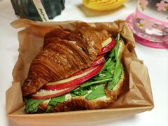 苹果芝士羊角三明治-OUR Bakery(SKP-S店)