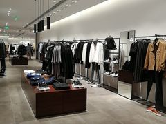 -URBAN REVIVO(高德置地广场·春广场店)