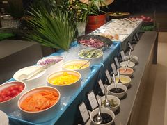 自助取餐区-海口绿发希尔顿酒店-田园汇自助餐·三文鱼·海鲜