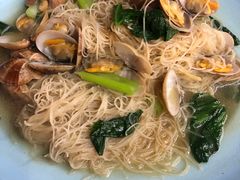 -东海岸人工湖美食村