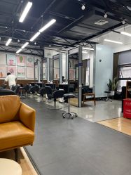 -FRIDAY星期五专业美发沙龙