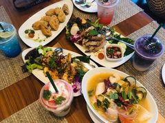 -Chom Cafe and Restaurant