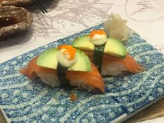 三文鱼牛油果握寿司-林妈妈村·日式料理(宝山万达店)