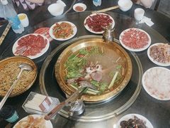 -周老三跷脚牛肉·全牛火锅(非遗传承店)