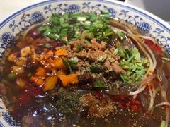 -爆炸头阿姨小四川正宗川味小吃(无任何分店)