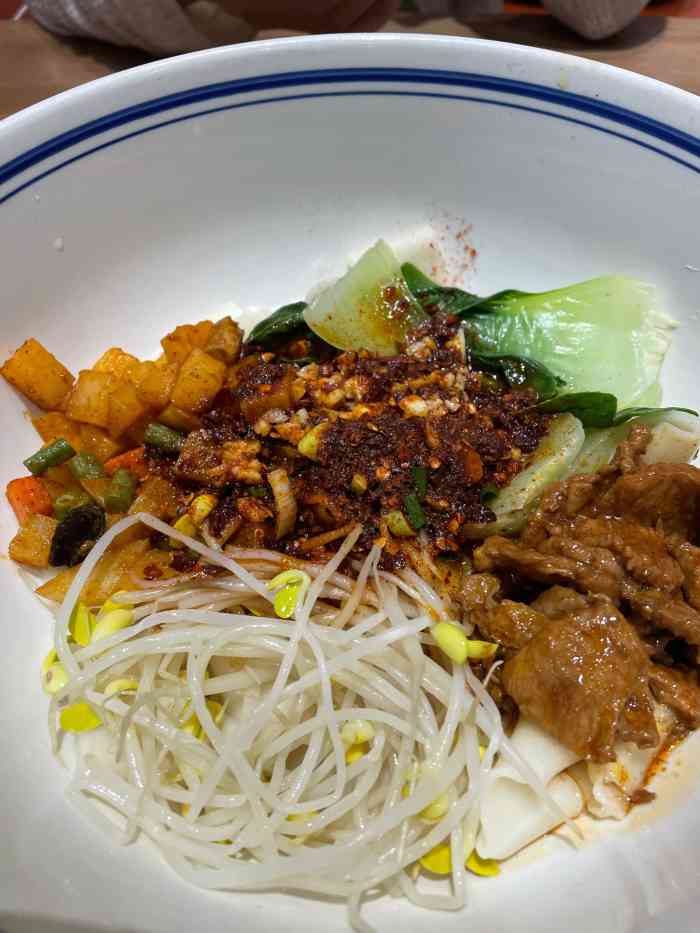零贰玖油泼面(1912西街店)-"大黑牛李晨开的店,在别的城市火了很久了