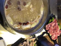 -龙巢盱眙龙虾·牛蛙·烧烤宵夜(八卦岭店)