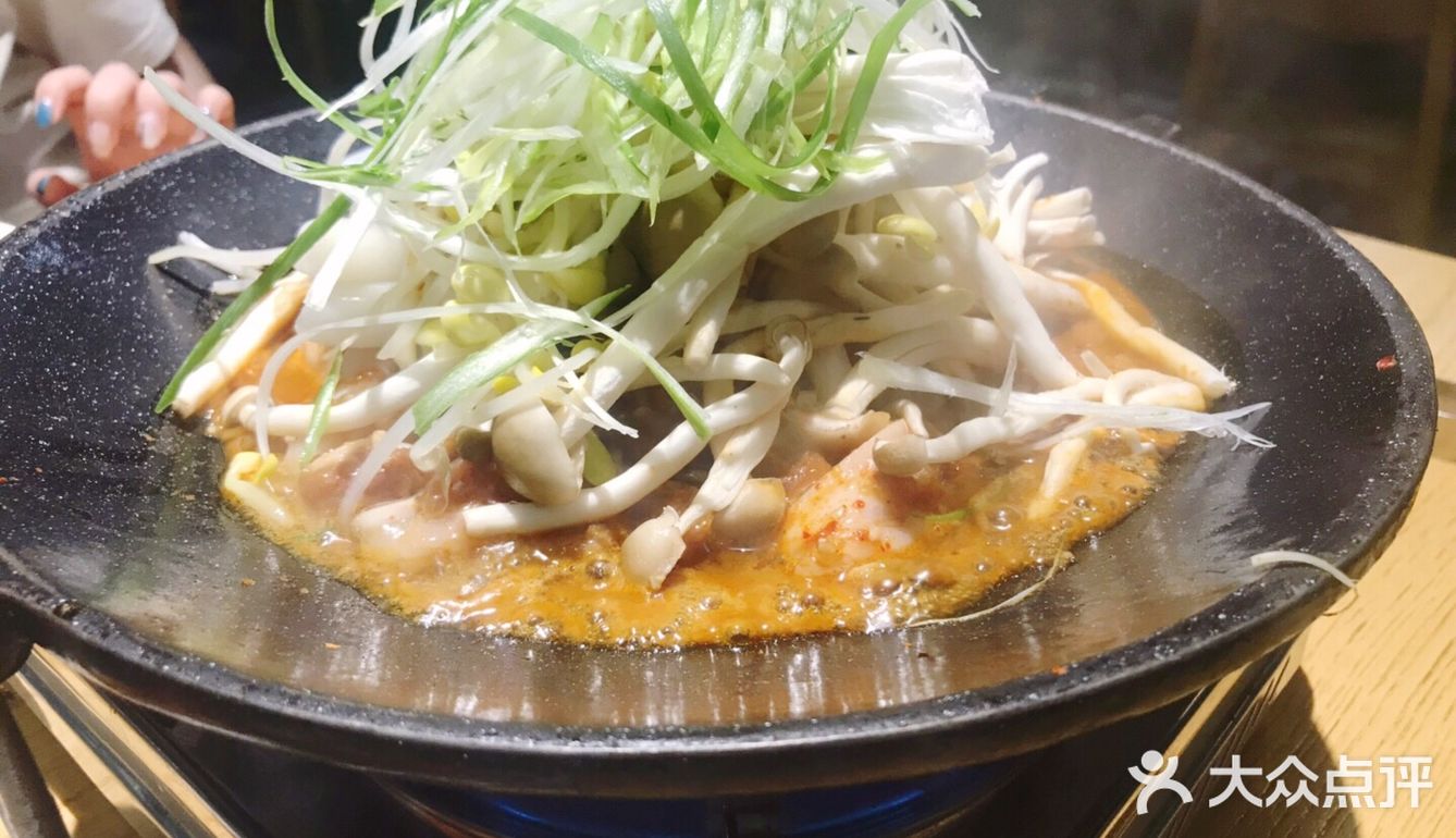 龙柏新村这边开了好几个商场 周边商业圈热闹好多