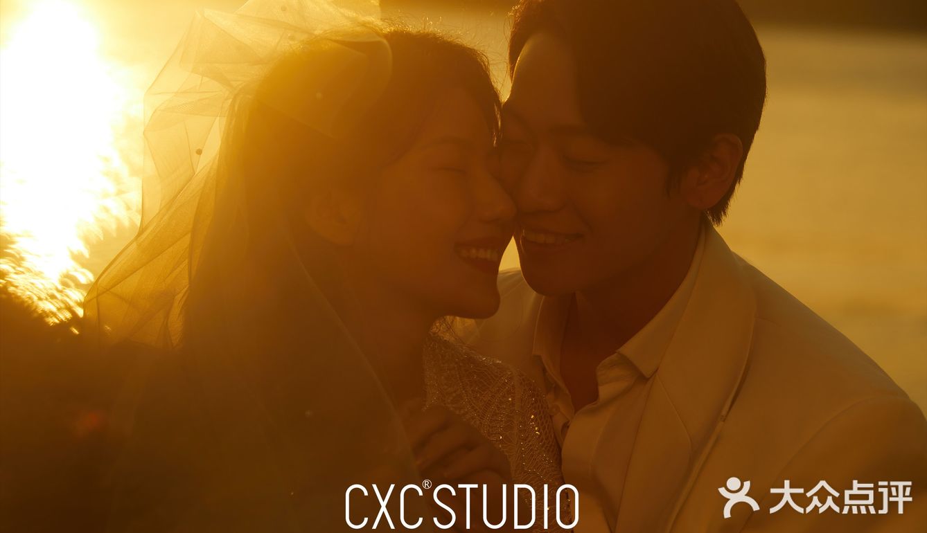 夕阳下的婚纱照,两个人的每一张我都很喜欢。