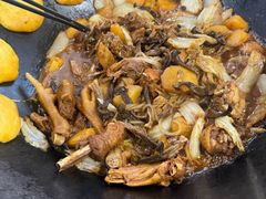 -粘豆包柴火铁锅炖