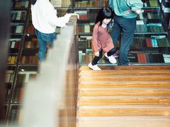 -钟书阁(松江泰晤士小镇店)