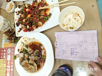 今天过来点了四个菜，宫爆 龙利鱼，第一次吃这个口味